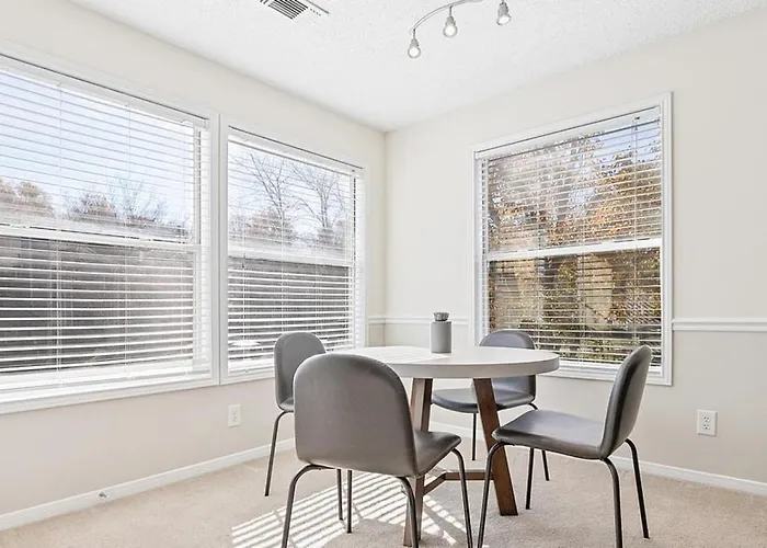 Landing Modern With Amazing Amenities Apartment